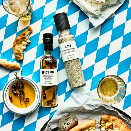 Gift box, Pizza lover - Salt parmesan & basil + spicy oil, 310|25 g|cl