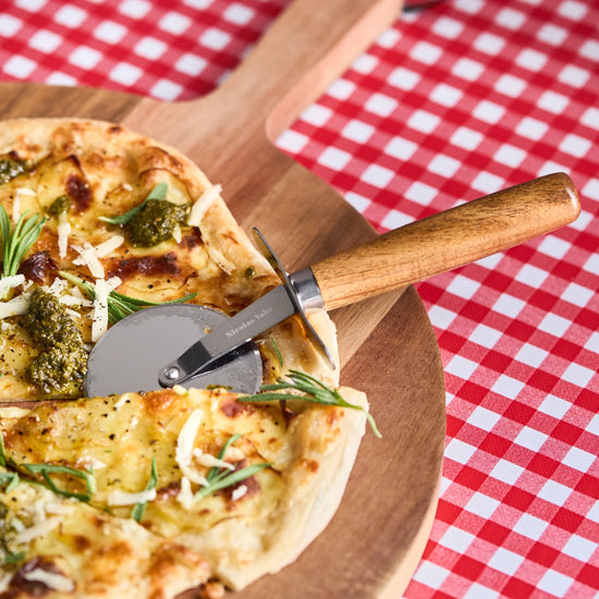 Pizza wheel, Nature