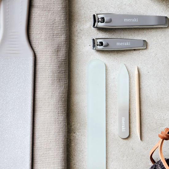 Nail kit, MKw. cuticle pusher, nail file, small clipper and, Grey