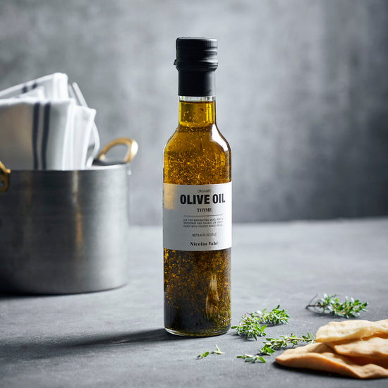 Organic olive oil with thyme