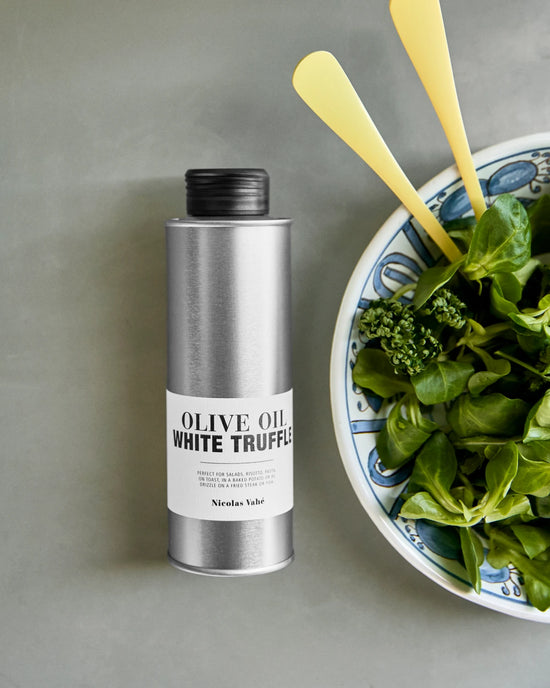 Virgin olive oil with white truffle