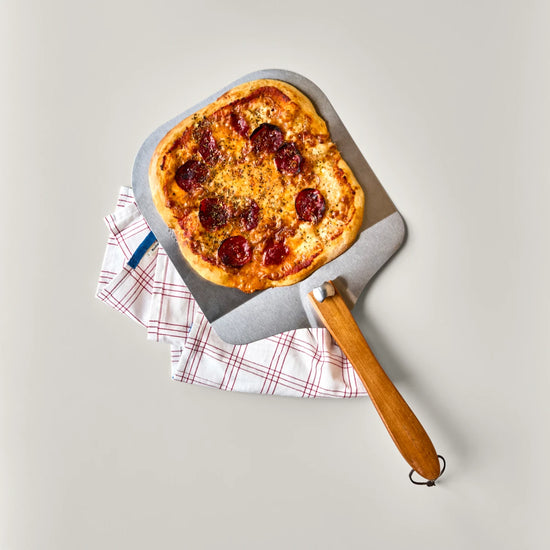 Pizza peel, Nature