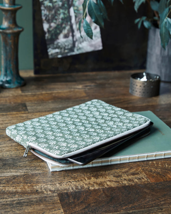 Tablet Sleeve, HDRest, Green