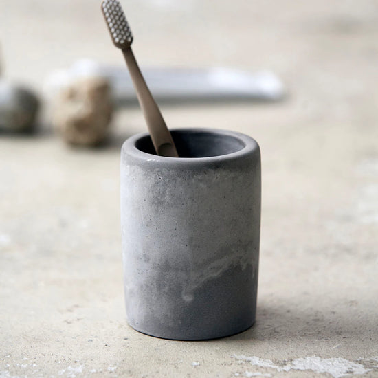 Zahnputzbecher, Cement