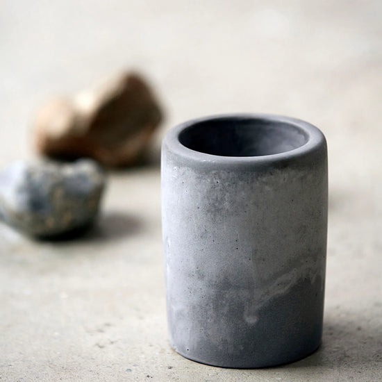 Zahnputzbecher, Cement