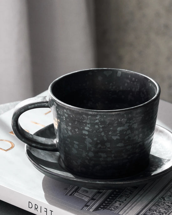 Tasse m. Untertasse, HDPion, Schwarz/Braun