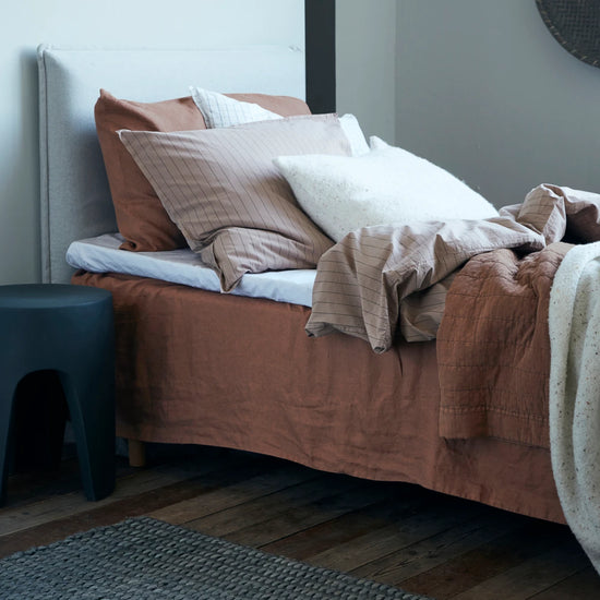 Bed skirt, BNGunhild, Berry